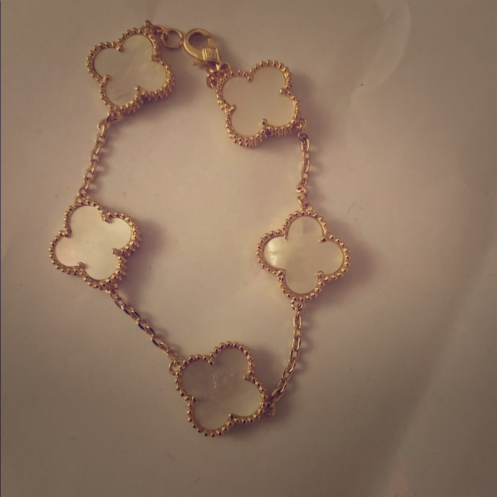 - Clover bracelet with mother of pearl